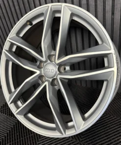 1X 20'' Genuine Audi A6 S Line C7 8.5J Et43 Black Edition Wheel Alloy 4G9601025N
